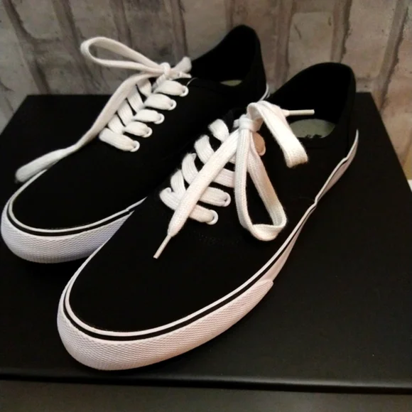 Mossimo Sneakers - Picture 2 of 7